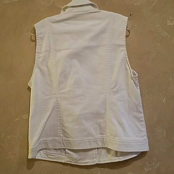 Apt.9 Vest - Picture 2 of 3
